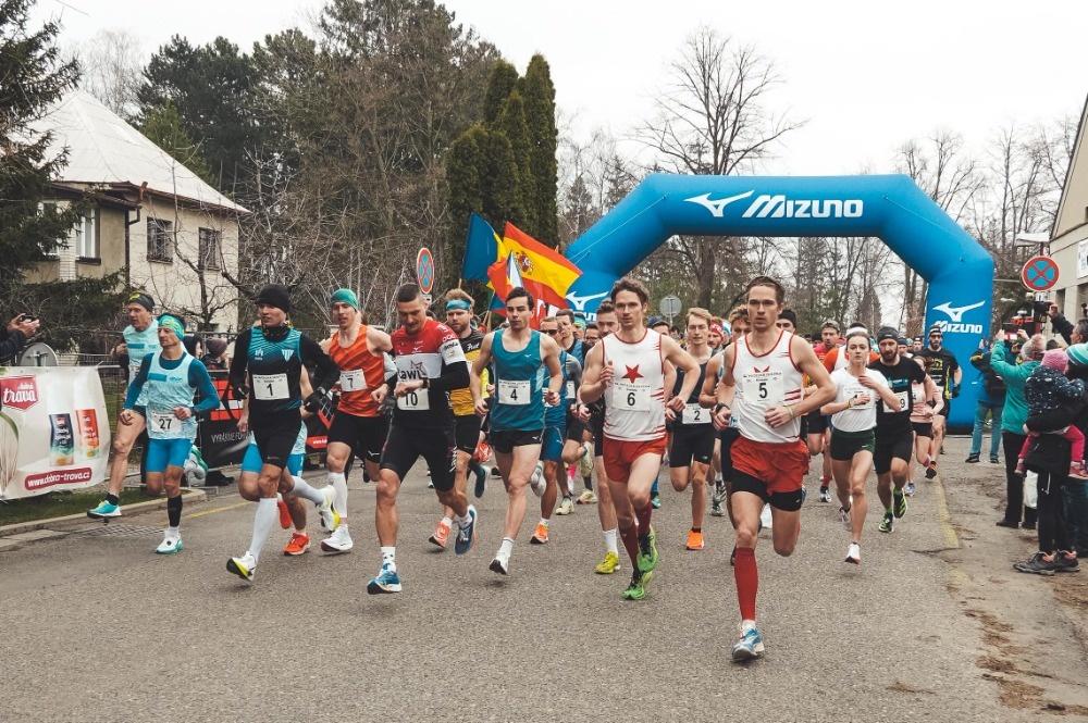 V Pečkách 10 km pod 32 minut
