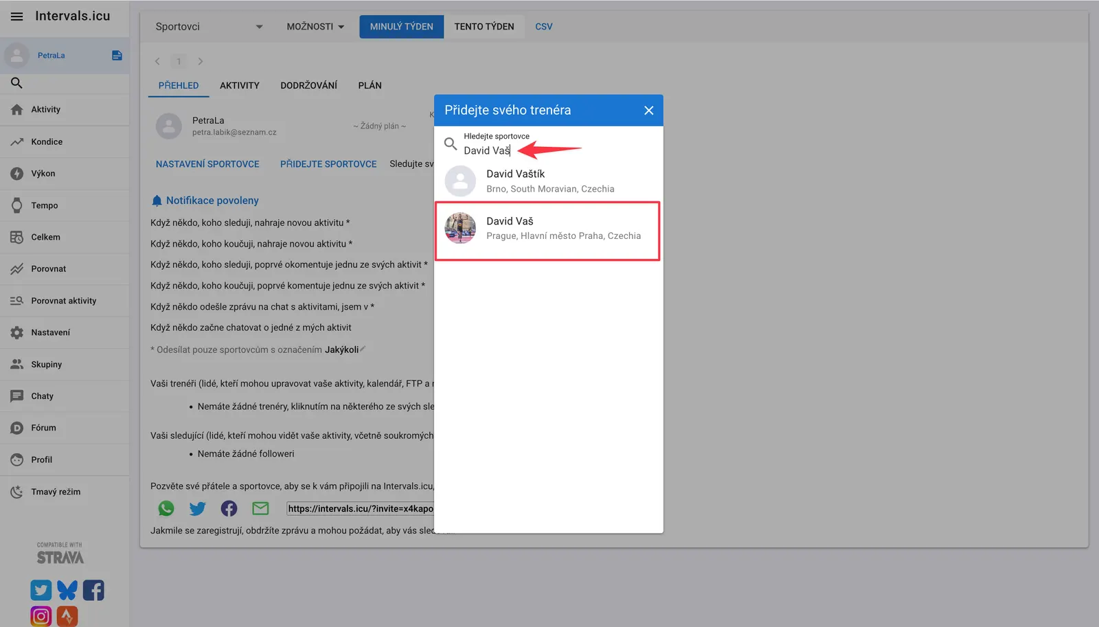 Dialog Přidejte svého trenéra — vyhledání David Vaš a výběr profilu s fotkou z Prahy